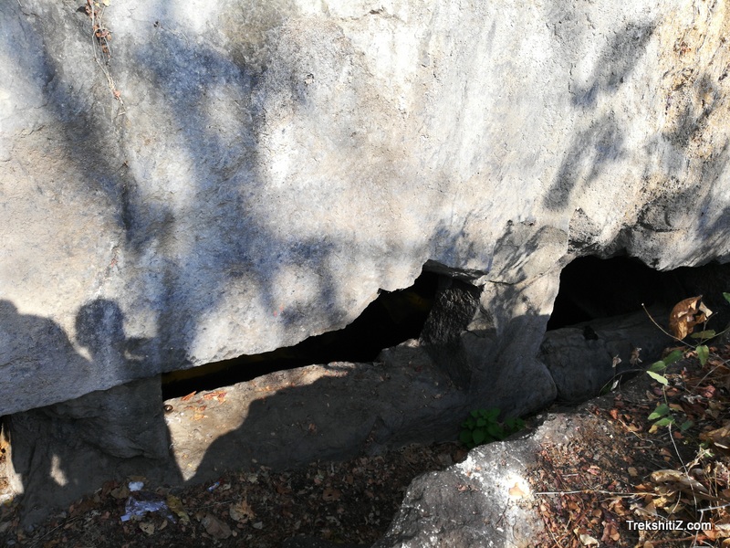 Chaugaon Fort, Water Tank with Pillars